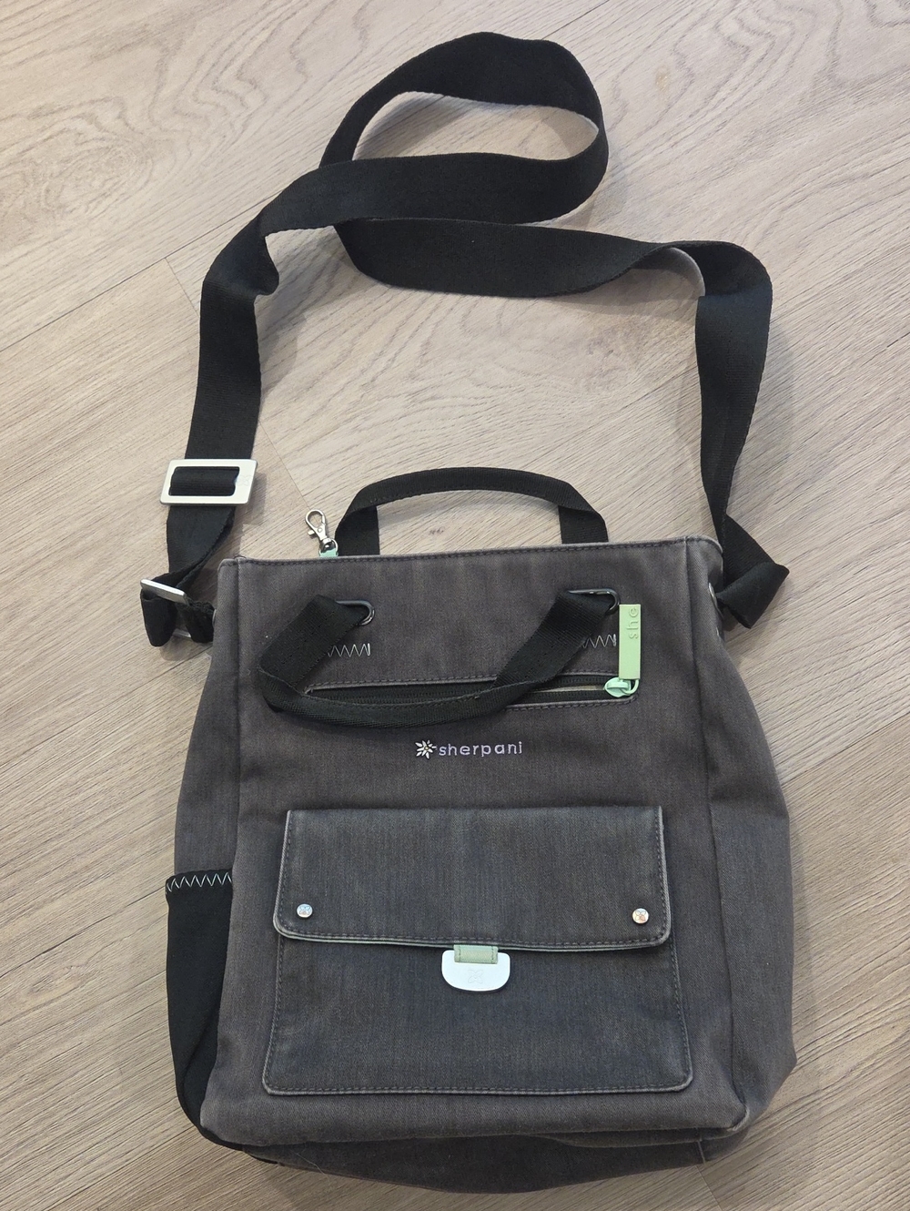 Sherpani TREVIA Gray and Black Men's Messenger Crossbody Bag
